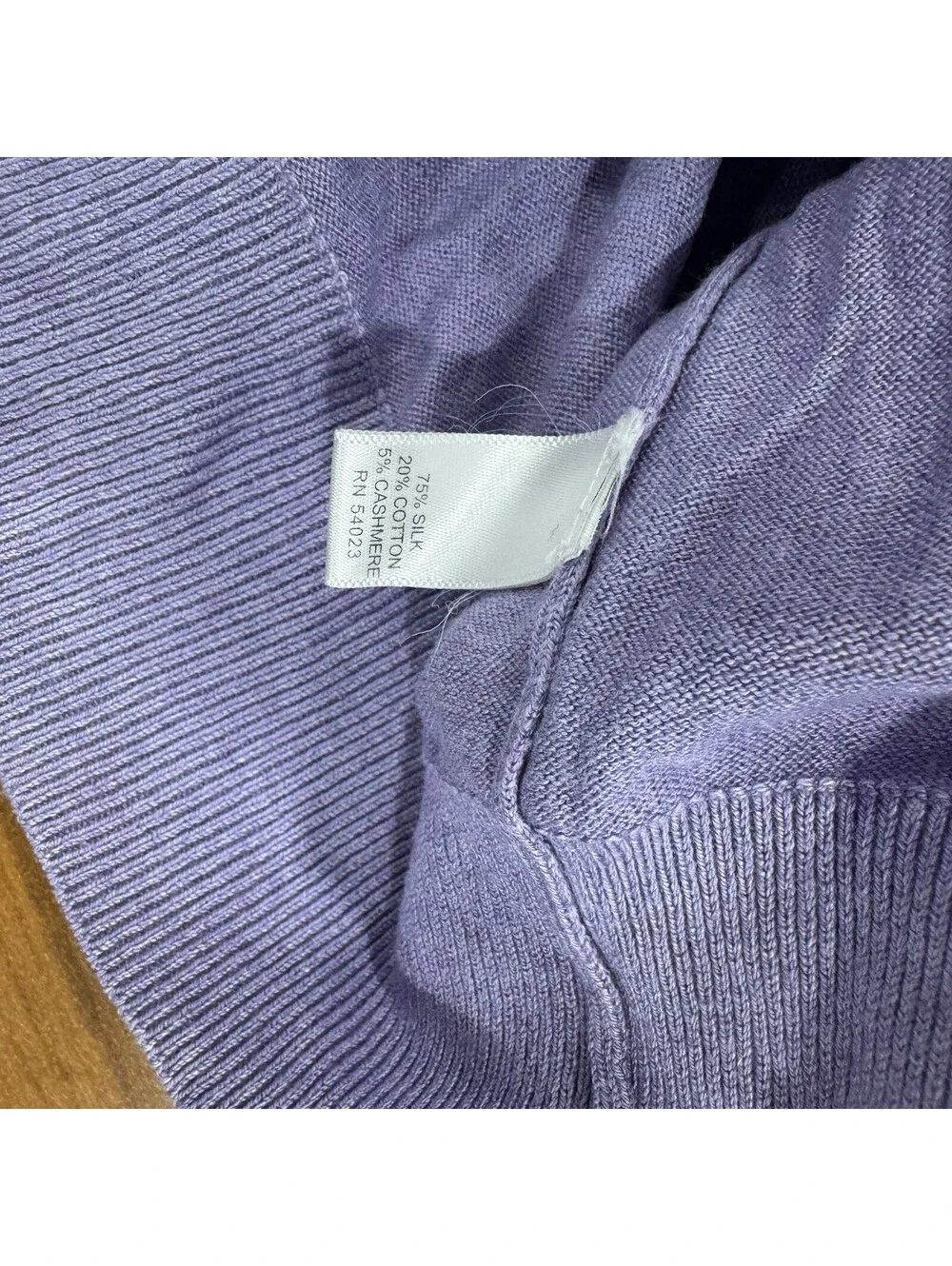 Banana Republic V Neck Sweater Silk Cotton Men’s Sz M Lavender Purple